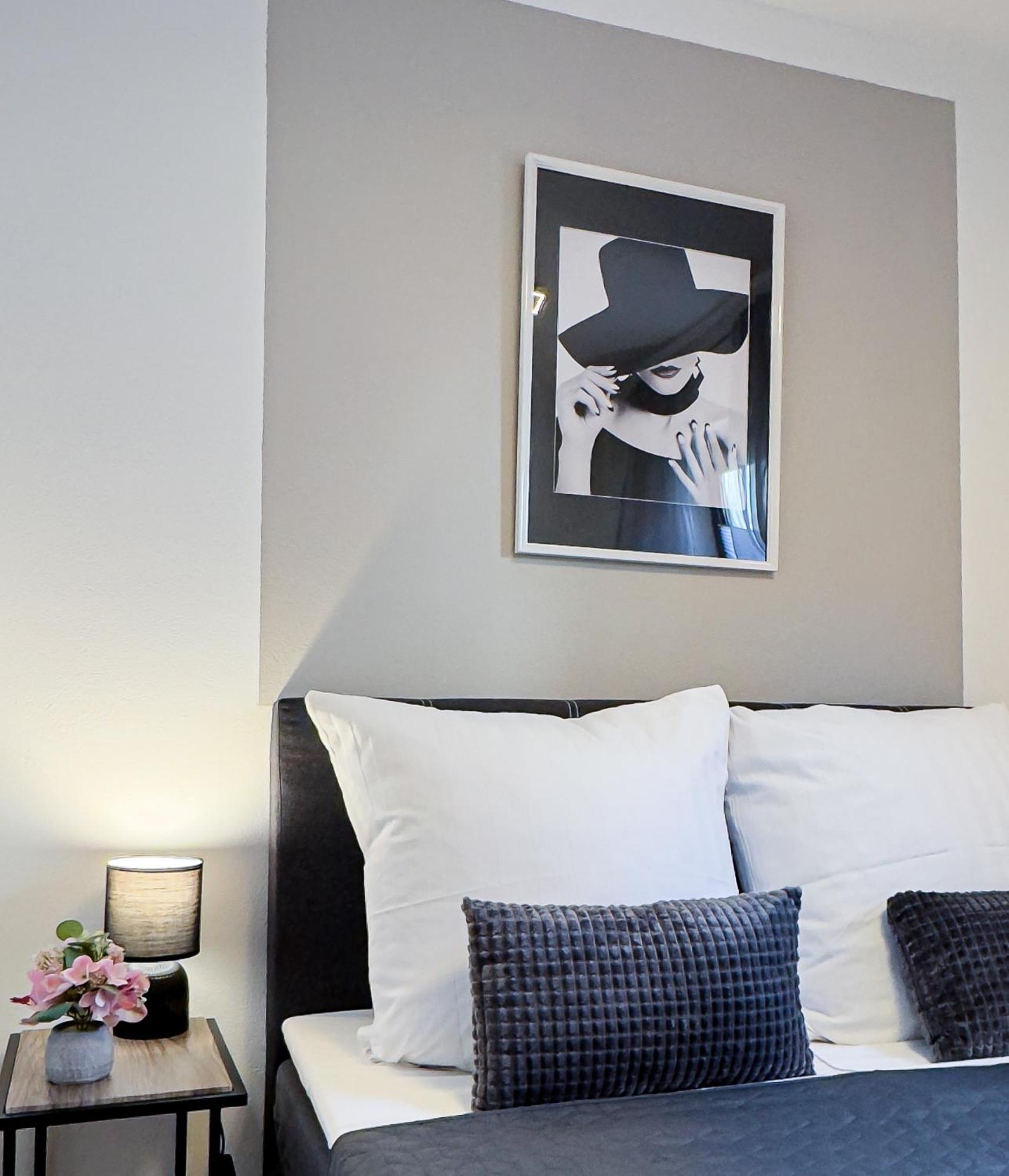 Charmantes 3-zi-apartment Am Schloessle In Lechhausen-garage-balkon-kueche-smart Tv Augsburg